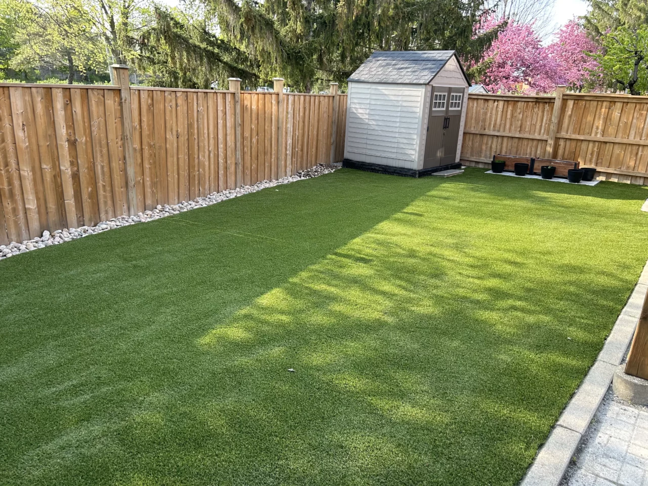 Low-maintenance synthetic lawn in Markham